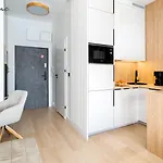 Apartamento Nowoczesne Z Klimatyzacja I Balkonami, W Dobrej Lokalizacji